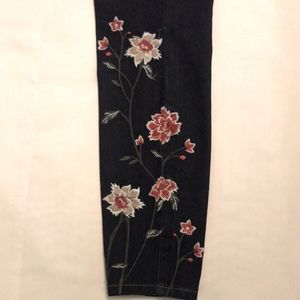 d. jeans, size 6, dark blue. Rise 9 3/4”, waist 30”, inseam 26”.